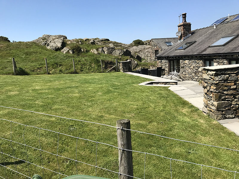 Tethera Cottage gardens and patio